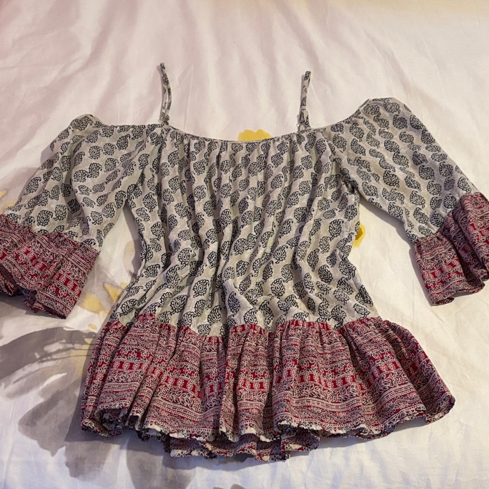 beachlunchlounge Patterned Off-Shoulder Blouse in Black and Red